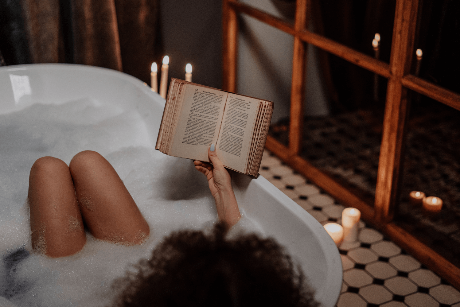 candle lit bath for better sleep