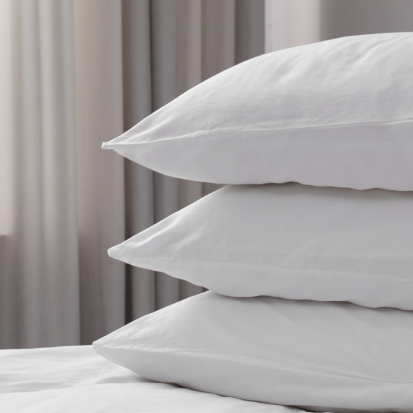 crisp-cotton-hotel-style-bedding-pillowcases-in-bedroom