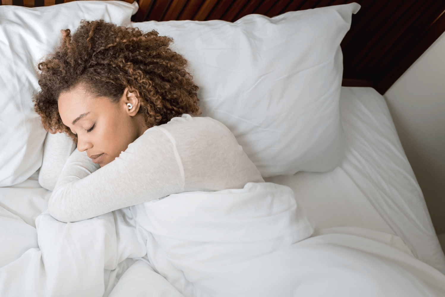 woman-sleeping-with-earplugs-for-deep-sleep